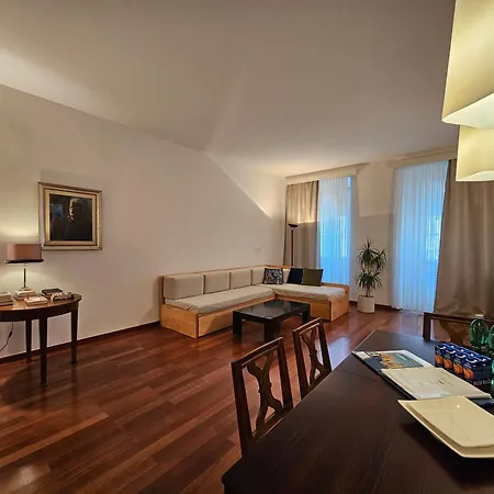 Historic Townhouse Tina By Hall