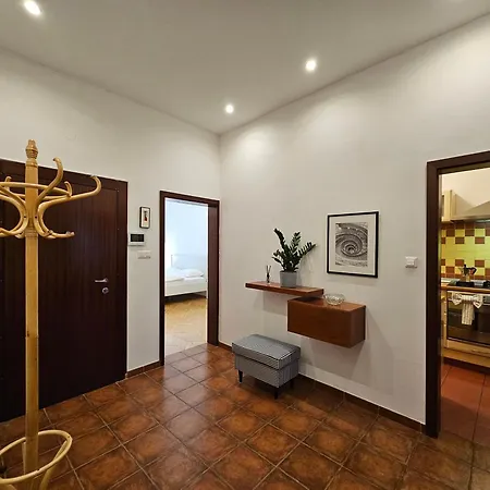 Historic Townhouse Tina By Hall 아파트