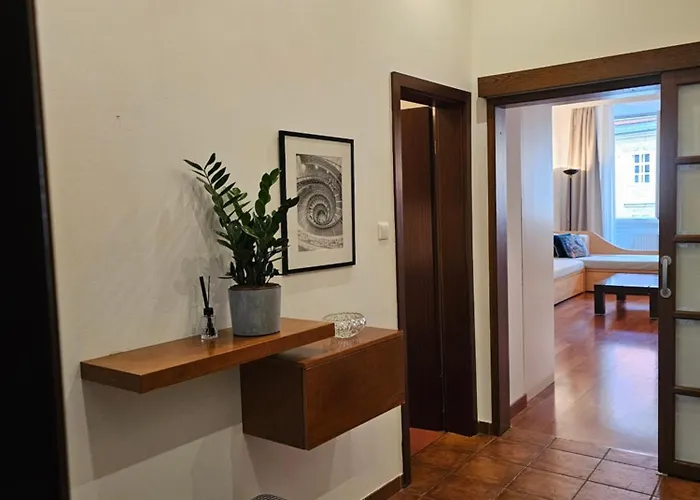 Historic Townhouse Tina By Hall Lubiana