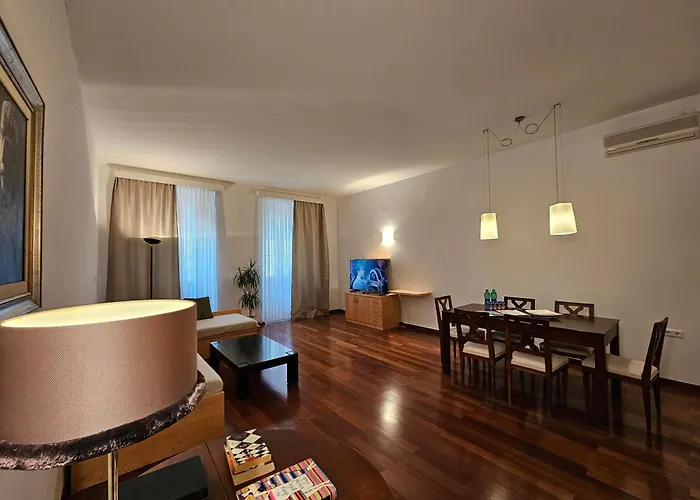 Historic Townhouse Tina By Hall *