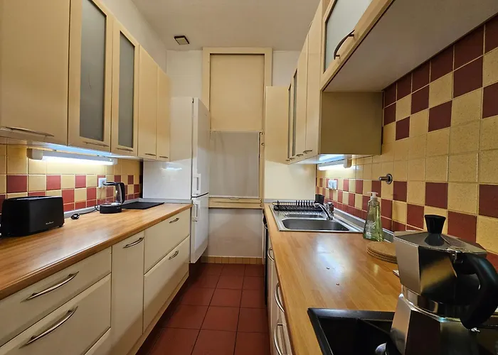 Historic Townhouse Tina By Hall *