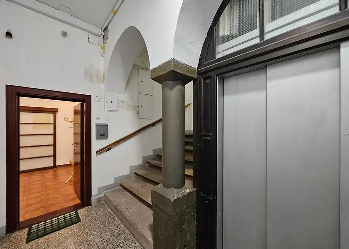 Historic Townhouse Tina By Hall *